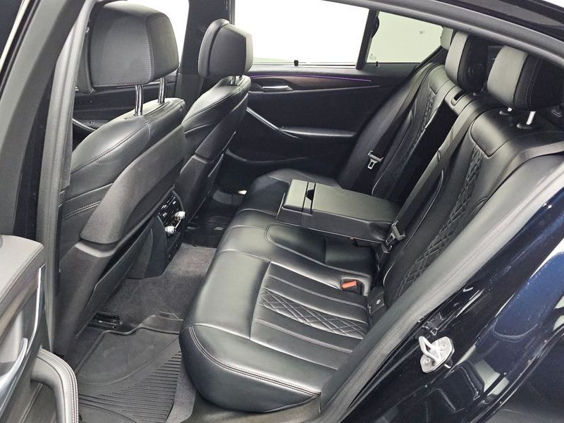 2018 BMW 5 Series 520d M Sport Package Plus photo 11