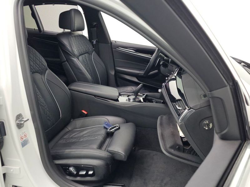 2019 BMW 5 Series 520d xDrive M Sport Package Plus photo 11
