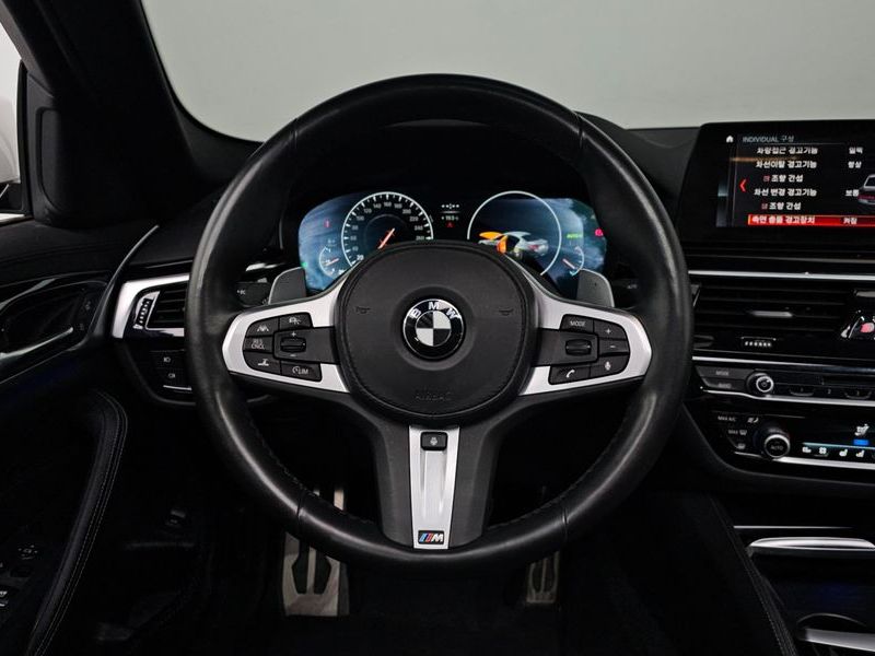 2019 BMW 5 Series 520d xDrive M Sport Package Plus photo 14