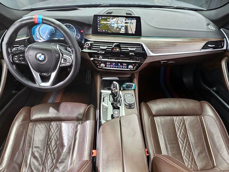 2017 BMW 5 Series 530i xDrive M Sport Package Plus photo 7