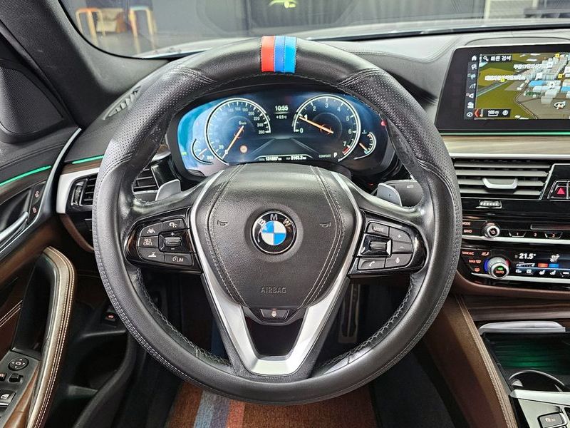 2017 BMW 5 Series 530i xDrive M Sport Package Plus photo 13