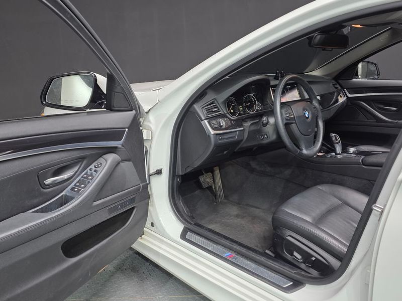 2016 BMW 5 Series 520d M Aero Dynamic photo 10