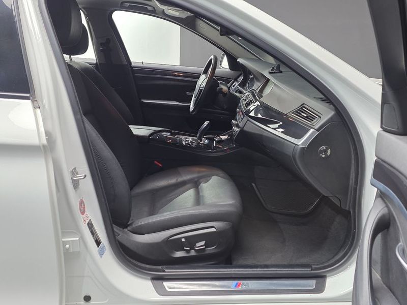 2016 BMW 5 Series 520d M Aero Dynamic photo 11