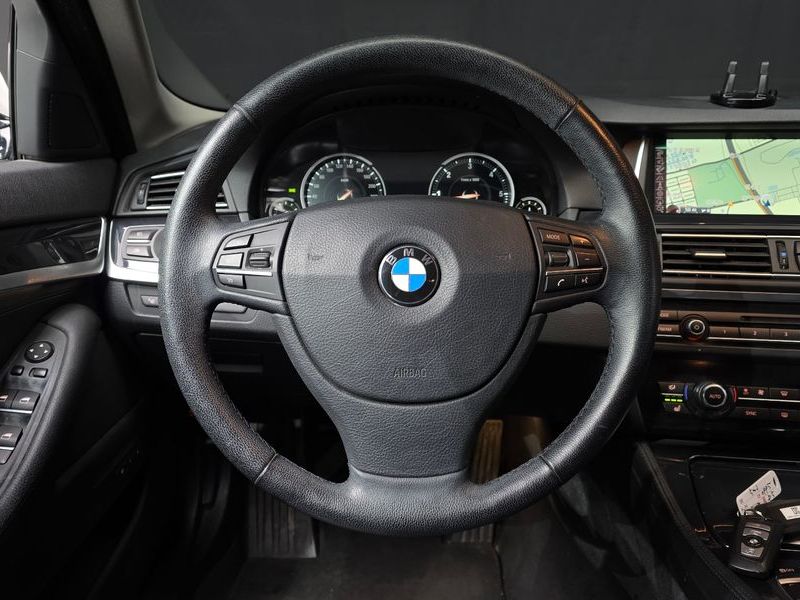 2016 BMW 5 Series 520d M Aero Dynamic photo 13