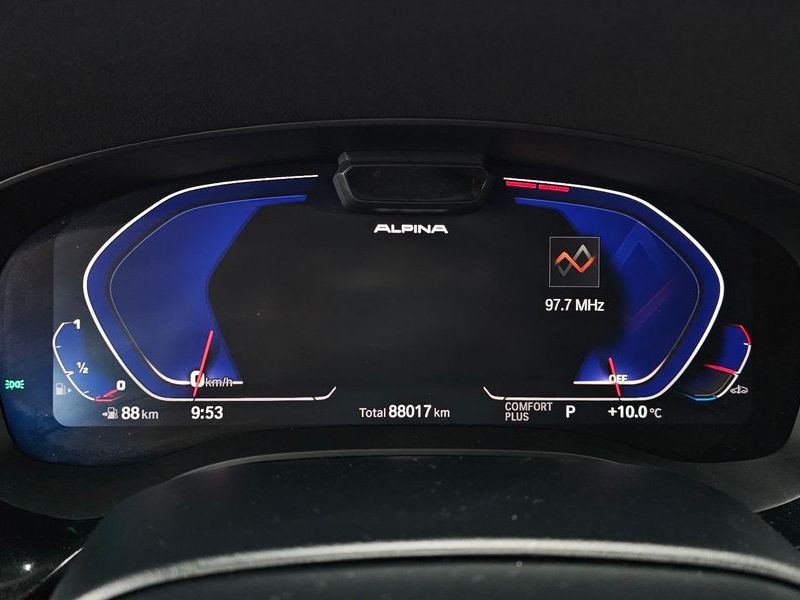 2021 BMW 5 Series 520i M Sport photo 8