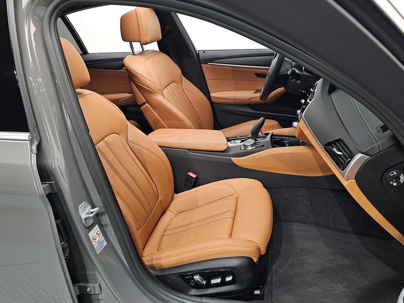 2021 BMW 5 Series 520i M Sport photo 10