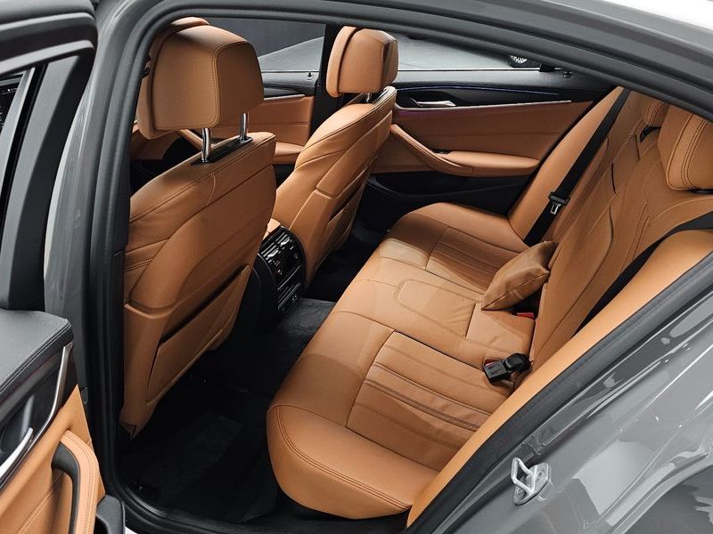 2021 BMW 5 Series 520i M Sport photo 12