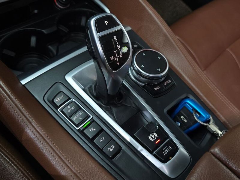 2015 BMW X6 xDrive 30d photo 9