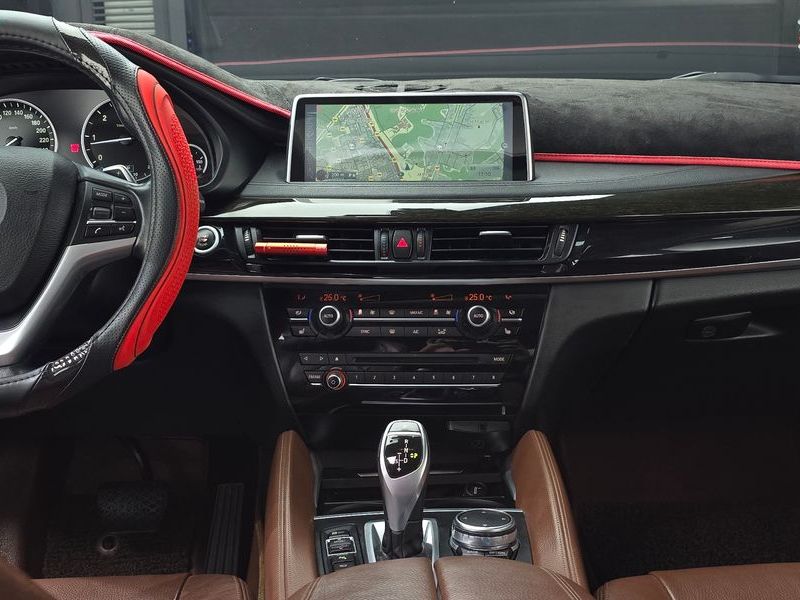 2015 BMW X6 xDrive 30d photo 18
