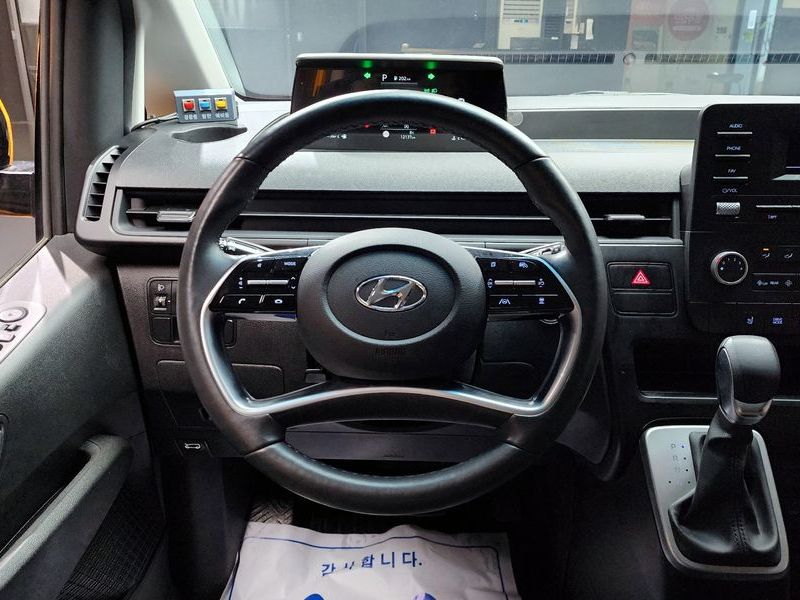 2023 Hyundai Staria 2WD Kinder Safety Car 11-Seater photo 14