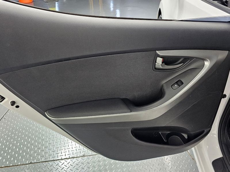 2012 Hyundai Avante M16 GDI Luxury photo 25