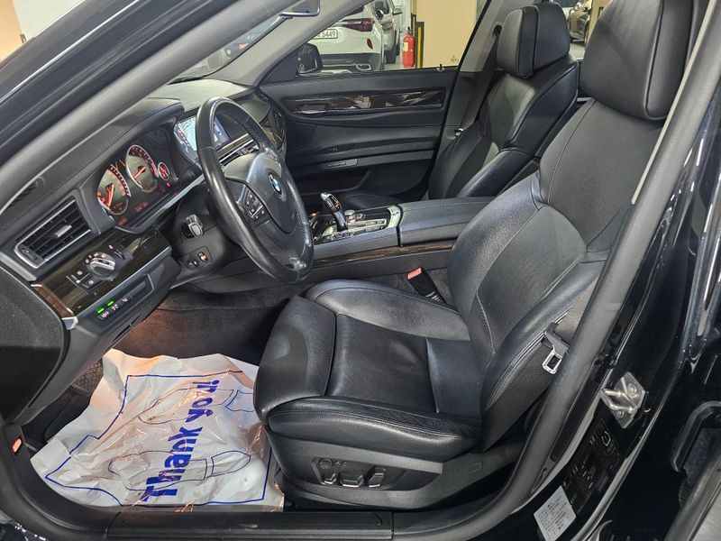 2012 BMW 7 Series 740i photo 7