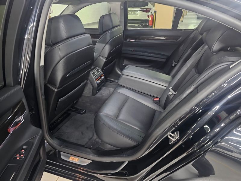 2012 BMW 7 Series 740i photo 8