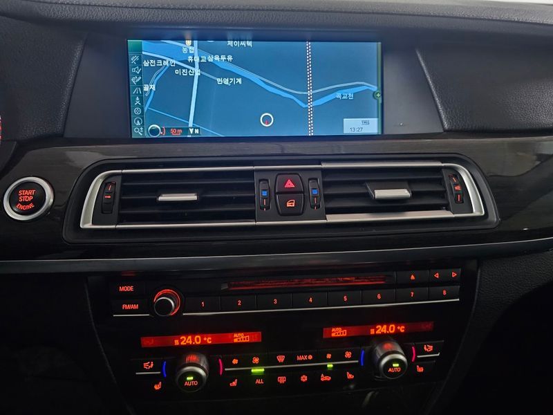 2012 BMW 7 Series 740i photo 11