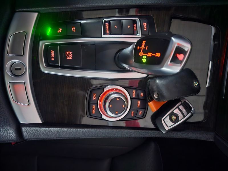 2012 BMW 7 Series 740i photo 16