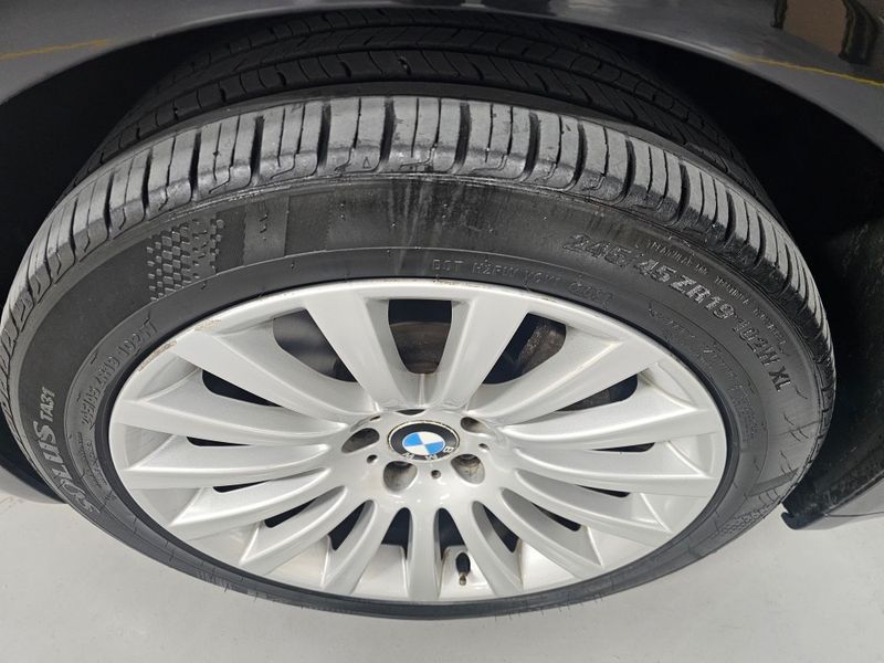 2012 BMW 7 Series 740i photo 19