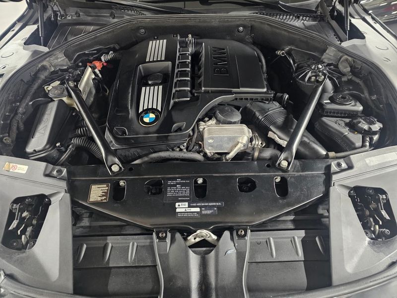 2012 BMW 7 Series 740i photo 20
