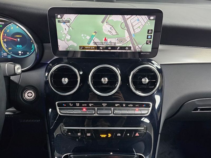 2020 Mercedes-Benz C-Class GLC300e 4MATIC Coupe photo 15