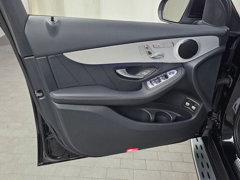 2020 Mercedes-Benz C-Class GLC300e 4MATIC Coupe photo 24