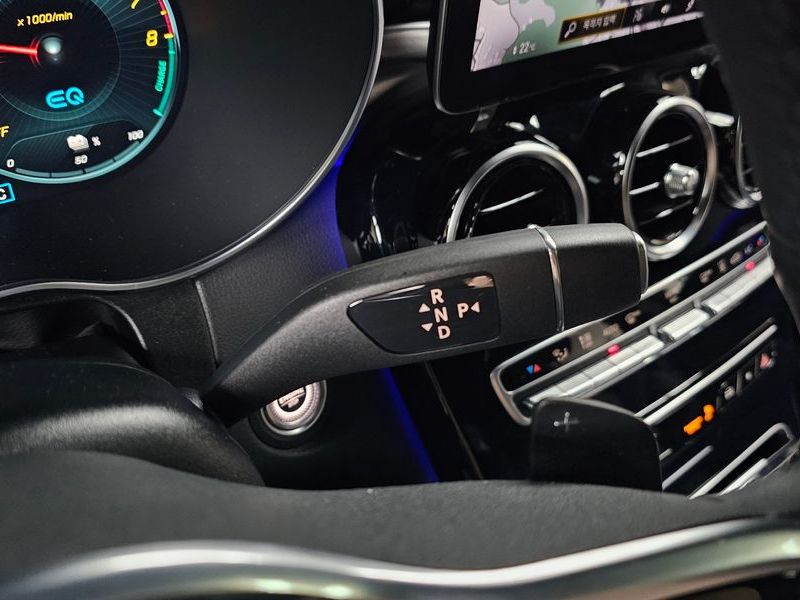 2020 Mercedes-Benz C-Class GLC300e 4MATIC Coupe photo 30