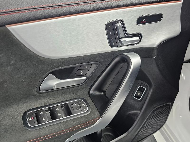 2022 Mercedes-Benz A-Class CLA250 4MATIC photo 14