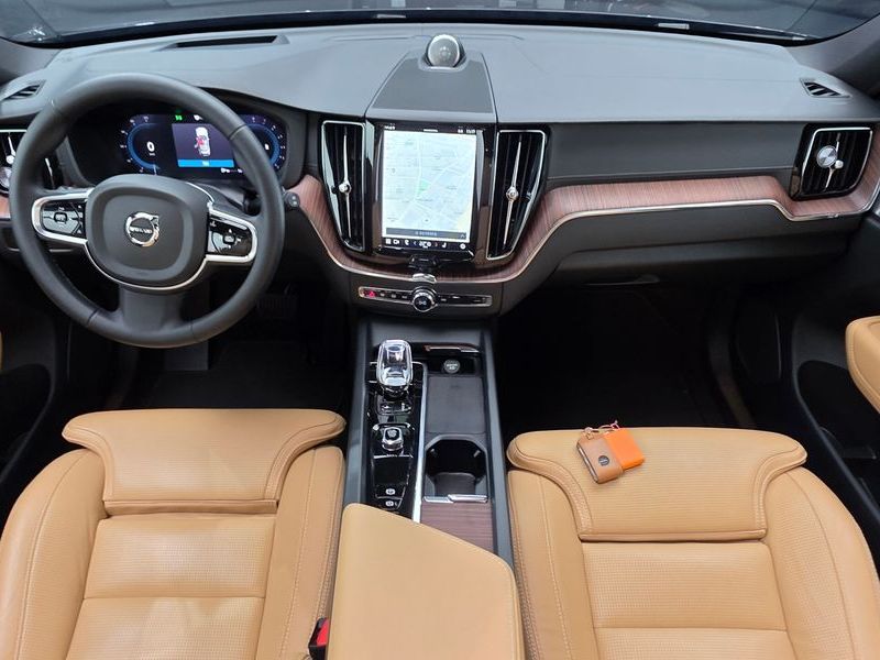 2023 Volvo XC60 B5 Ultimate Bright photo 7