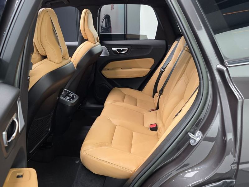 2023 Volvo XC60 B5 Ultimate Bright photo 13