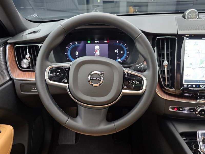 2023 Volvo XC60 B5 Ultimate Bright photo 14