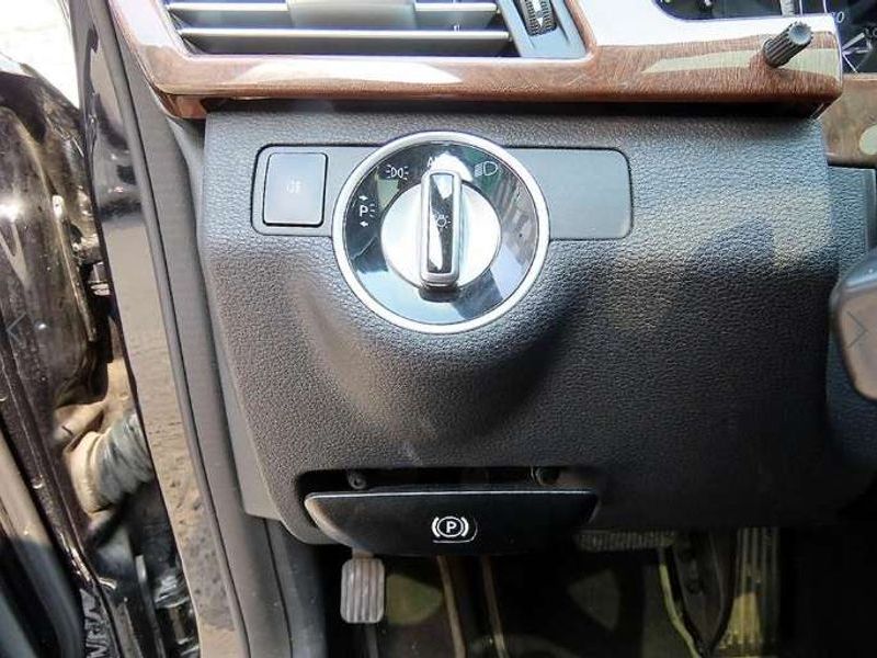 2012 Mercedes-Benz E-Class E300 Elegance photo 12