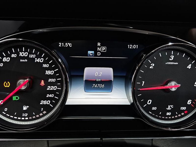 2017 Mercedes-Benz E-Class E220d Avantgarde photo 8