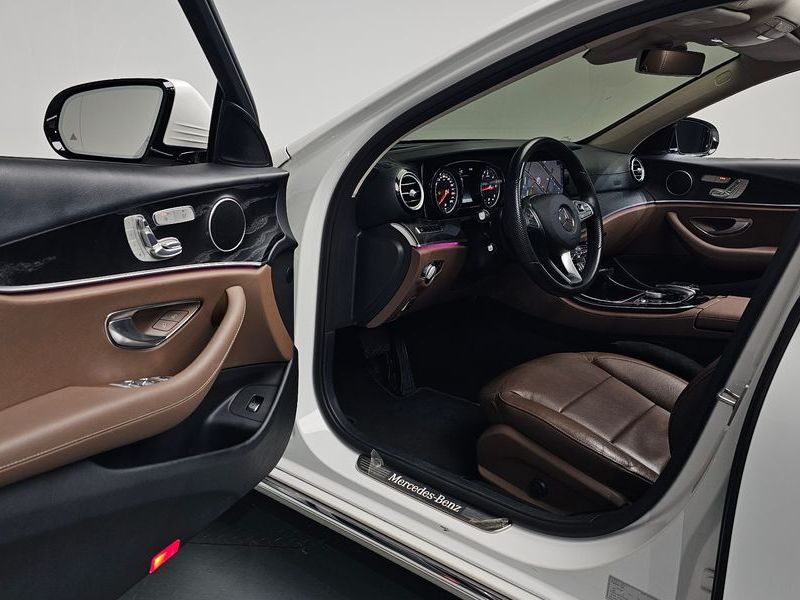 2017 Mercedes-Benz E-Class E220d Avantgarde photo 10