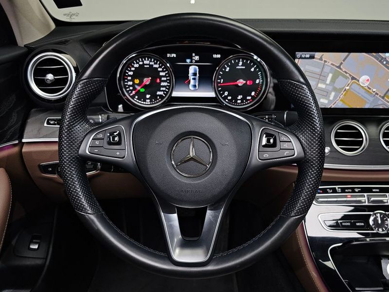 2017 Mercedes-Benz E-Class E220d Avantgarde photo 12
