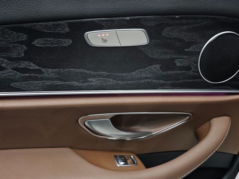 2017 Mercedes-Benz E-Class E220d Avantgarde photo 19