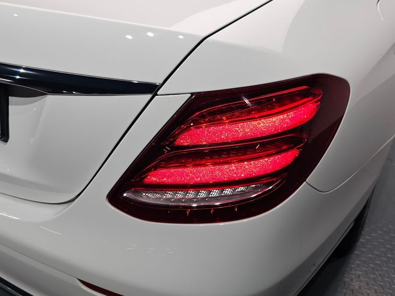 2017 Mercedes-Benz E-Class E220d Avantgarde photo 23