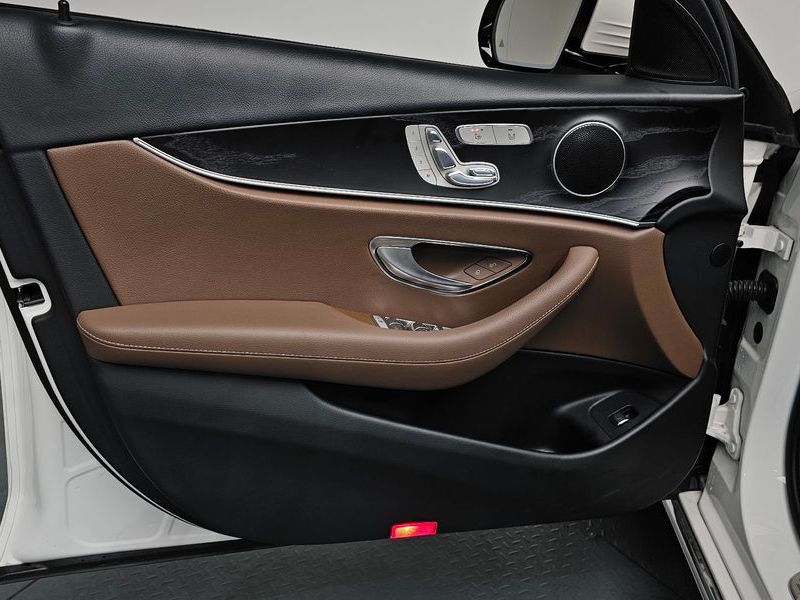 2017 Mercedes-Benz E-Class E220d Avantgarde photo 24