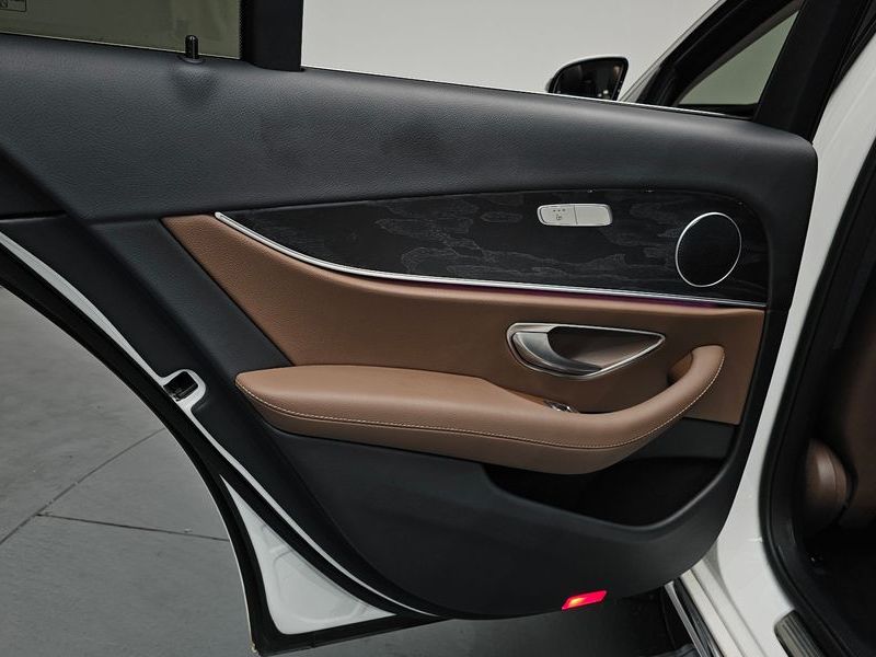 2017 Mercedes-Benz E-Class E220d Avantgarde photo 25