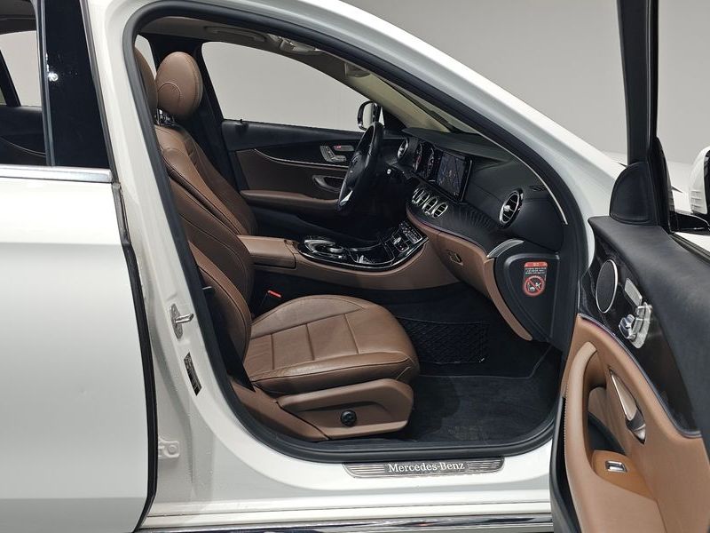 2017 Mercedes-Benz E-Class E220d Avantgarde photo 26