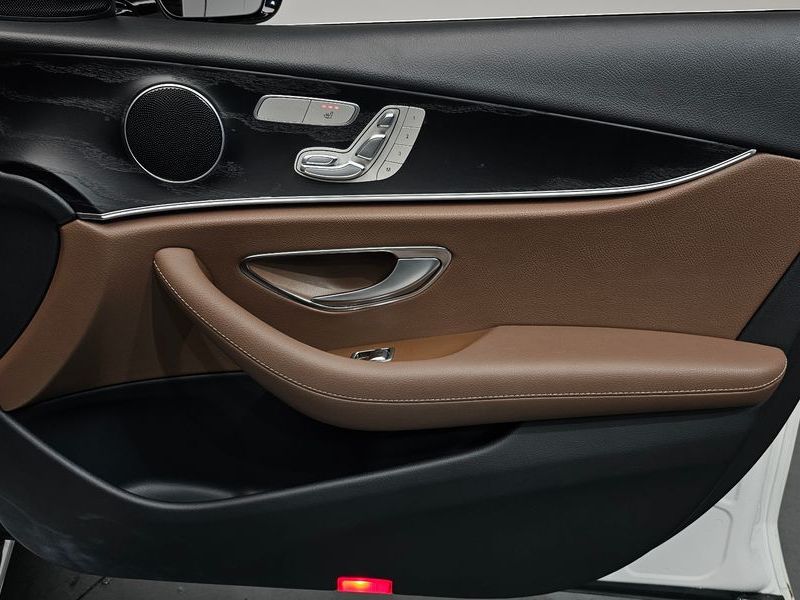 2017 Mercedes-Benz E-Class E220d Avantgarde photo 27