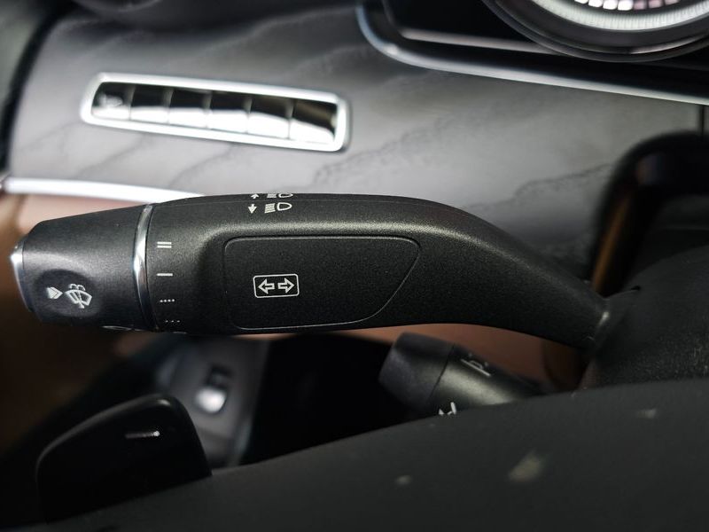 2017 Mercedes-Benz E-Class E220d Avantgarde photo 29