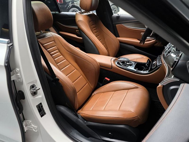 2020 Mercedes-Benz E-Class E350 4MATIC AMG Line photo 12