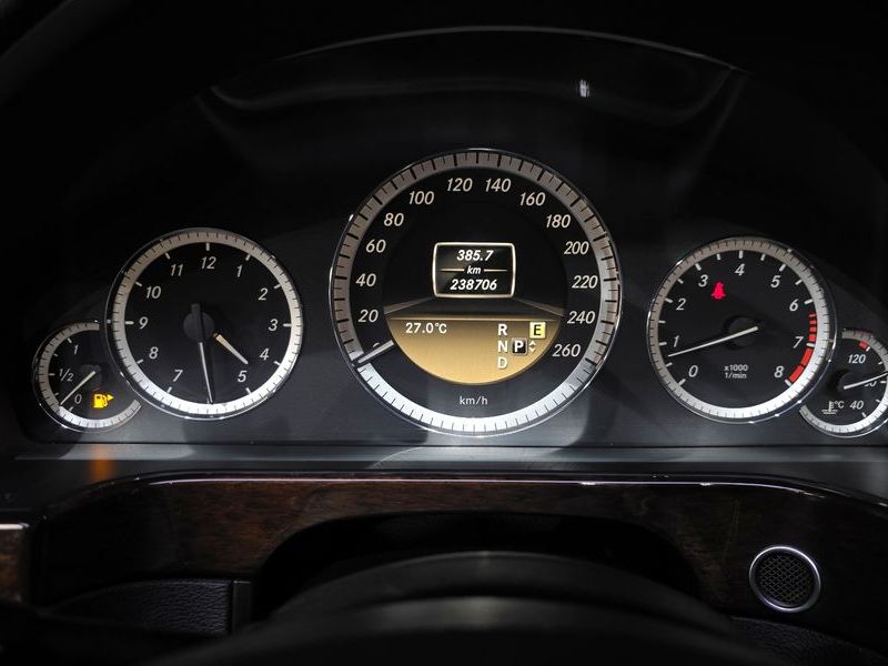 2012 Mercedes-Benz E-Class E200 CGI photo 8