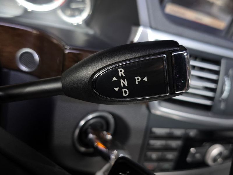 2012 Mercedes-Benz E-Class E200 CGI photo 9