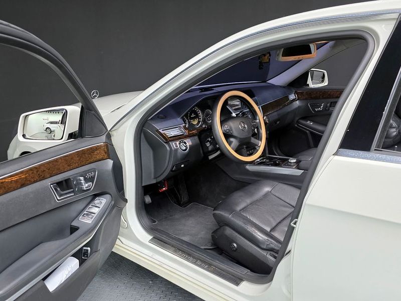 2012 Mercedes-Benz E-Class E200 CGI photo 10