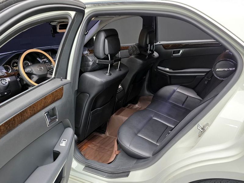 2012 Mercedes-Benz E-Class E200 CGI photo 11