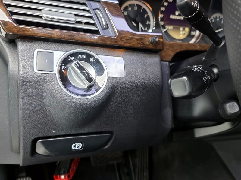 2012 Mercedes-Benz E-Class E200 CGI photo 15