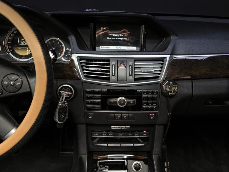 2012 Mercedes-Benz E-Class E200 CGI photo 19