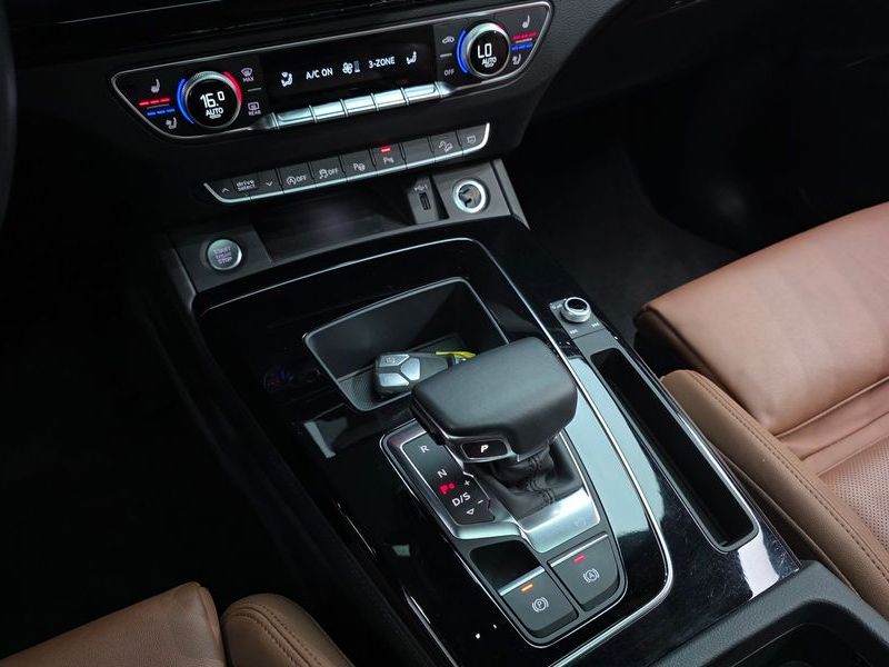 2022 Audi Q5 45 TFSI Quattro Premium photo 9