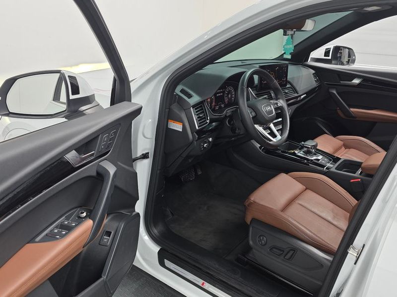 2022 Audi Q5 45 TFSI Quattro Premium photo 10