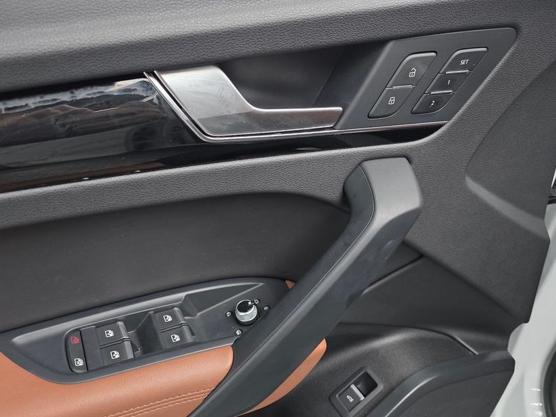 2022 Audi Q5 45 TFSI Quattro Premium photo 14