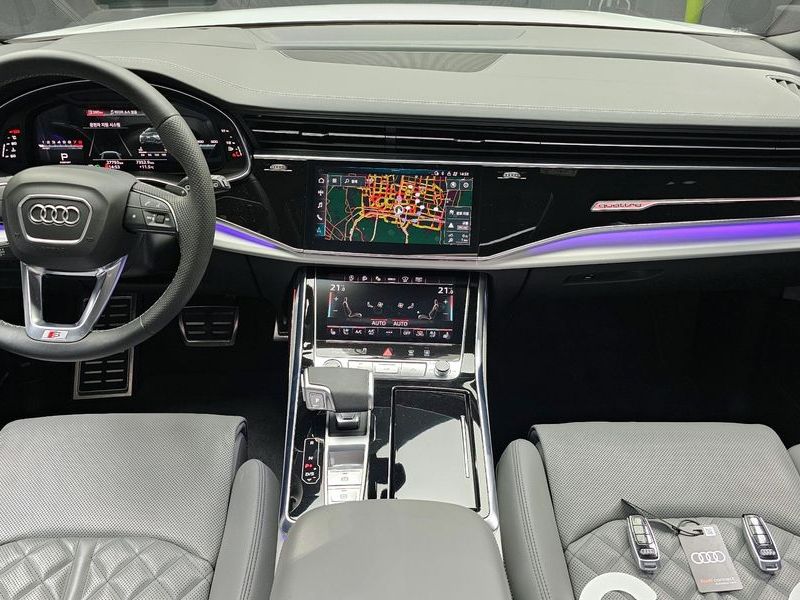 2023 Audi Q8 55 TFSI Quattro Premium photo 7